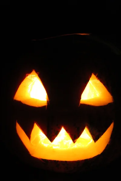 Miedo fantasma cara brillando en Halloween — Foto de Stock