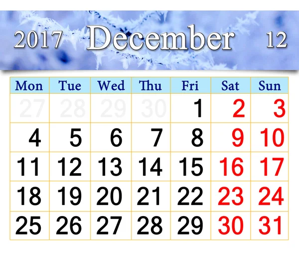 Календарь на декабрь 2017 года с веткой, покрытой инеем — стоковое фото