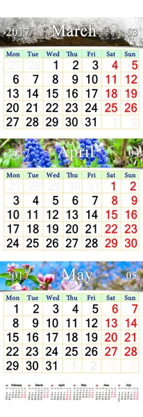 Трехместный календарь на март апрель и май 2017 с фотографиями — стоковое фото