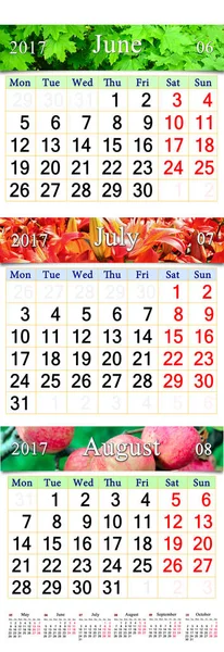 Календарь на июнь июль и август 2017 года с цветными картинками — стоковое фото