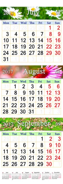 日历在 7 月 8 月-10 月 2017 与三个彩色图象 — 图库照片