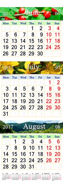 Календар на червень липень та серпень 2017 року з кольоровими малюнками — стокове фото