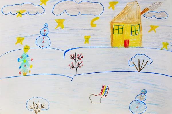 Детский рисунок домов, стоящих на снежных холмах и снегопадах — стоковое фото