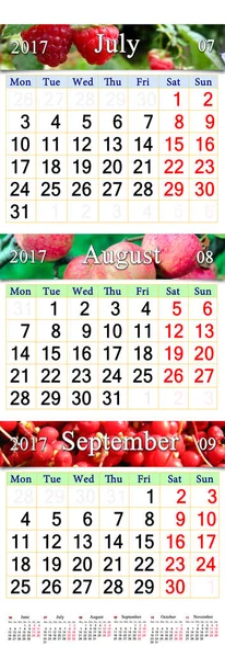 Календарь на Июль Август 2017 с тремя цветными изображениями — стоковое фото