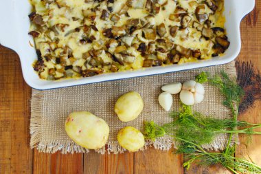 Fırında patates patlıcan peynir ve sarımsak ile