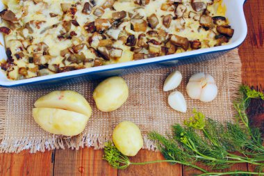 Fırında patates patlıcan peynir ve sarımsak ile