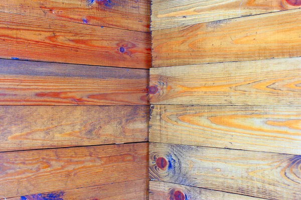 Уголок из коричневых деревянных досок — стоковое фото