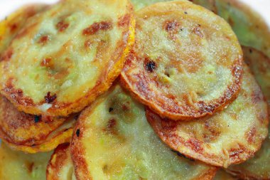 bir tavada kabak kızartma