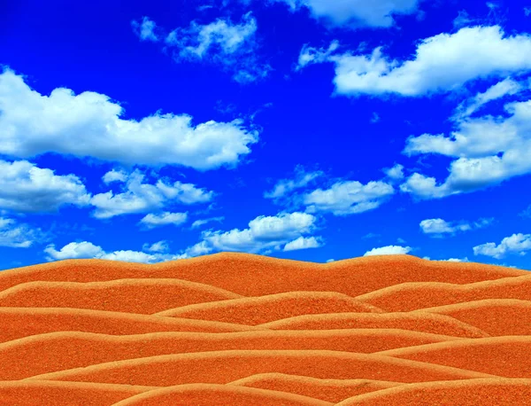 Deserto e céu azul acima dele — Fotografia de Stock