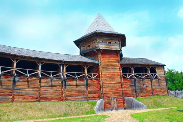 バトゥールィン城塞。要塞の古代スラヴ建築 — ストック写真