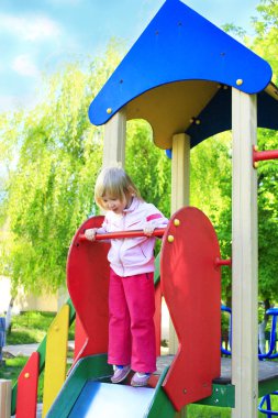 mutlu kız chidish tepe üzerinde çalış