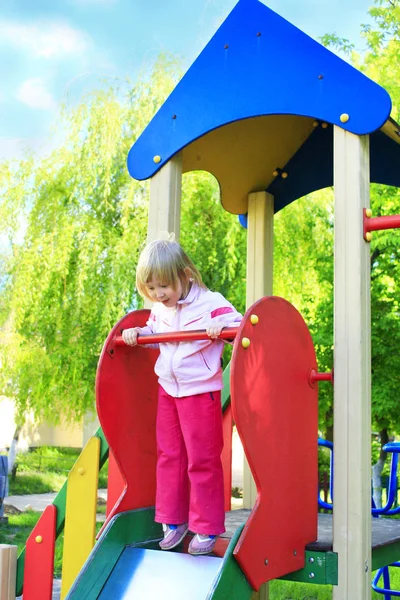 mutlu kız chidish tepe üzerinde çalış