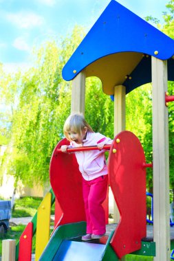 mutlu kız chidish tepe üzerinde çalış