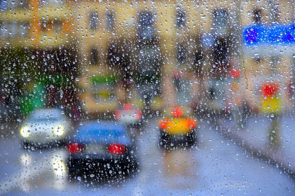 Chuva atrás da janela — Fotografia de Stock