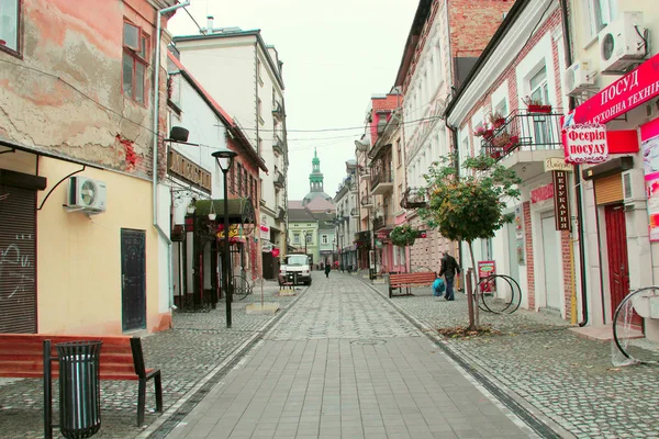 Architektura západní ukrajinského města Ivano-Frankivsk — Stock fotografie