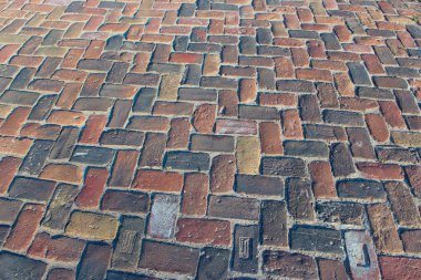 Ortaya konulan karayolu kırmızı bir tuğla