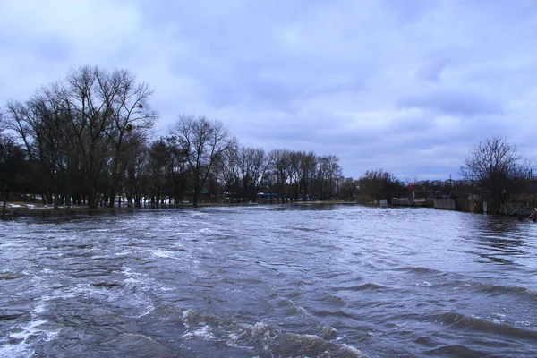 Flooding of river in spring in town during melting of snow. Natural disaster — Stock Photo, Image