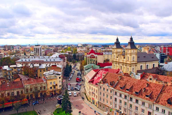 Vista a Ivano-Frankivsk desde una vista de pájaro. Paisaje urbano — Foto de Stock