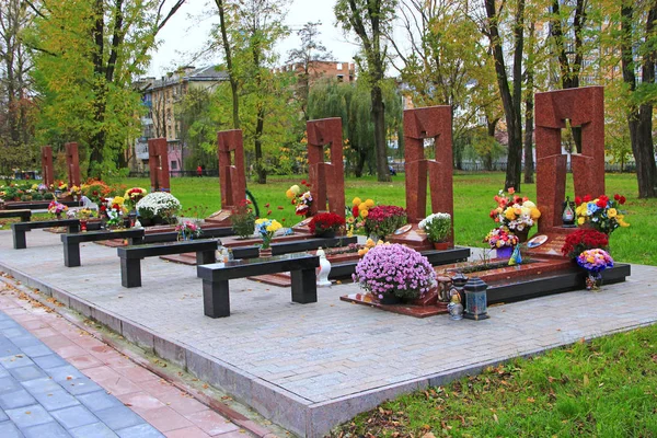 Memorial para participantes Euromaidan mortos durante a revolução ucraniana de 2014 — Fotografia de Stock