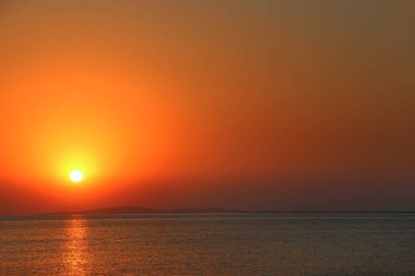 Yukarıda deniz günbatımı. Güzel yaz düşüş okyanus yukarıda