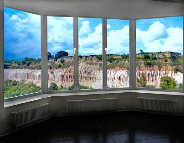 Modern window of veranda overlooking the high sandy cliff — Stock Photo, Image