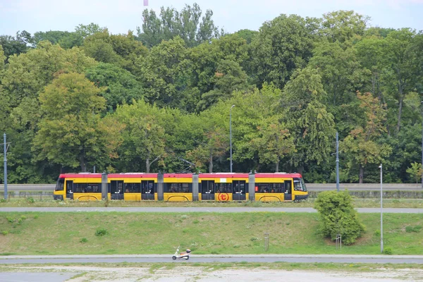 Lodz Polen Juli 2019 Tram Rijdt Straat Lodz Populaire Toeristische — Stockfoto