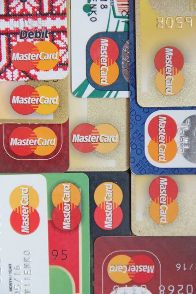 Чернігів Україна Лютого 2020 Різні Кредитні Картки Логотипом Mastercard Збільшити — стокове фото