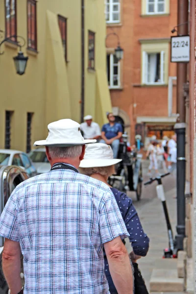 Danzica Polonia Giugno 2019 Turisti Con Testa Bianca Cappelli Viaggiano — Foto Stock