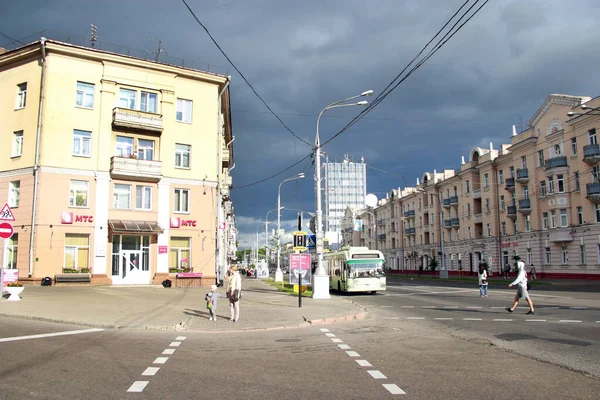 Gomel Weißrussland Mai 2018 Kreuzung Der Stadt Regenwolken Ziehen Über — Stockfoto