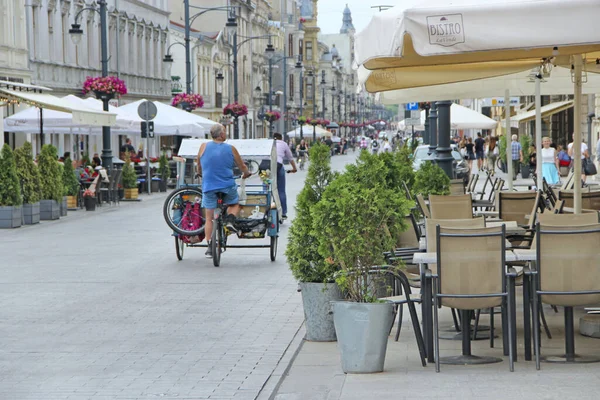 Lodz Polónia Julho 2019 Rickshaw Monta Turistas Lodz Homem Ganha — Fotografia de Stock