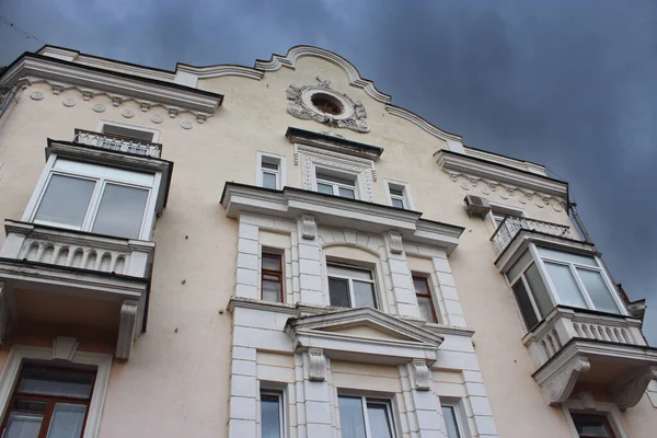 Chernihiv Ucrania Junio 2017 Ucrania Hermoso Edificio Con Pequeños Balcones — Foto de Stock