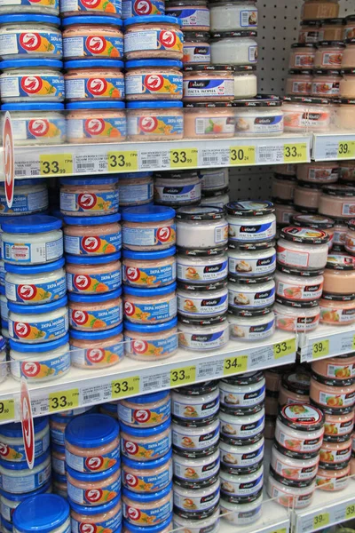 Kiev Ucrania Marzo 2019 Pasta Caviar Estantes Tienda Alimentos Productos —  Fotos de Stock
