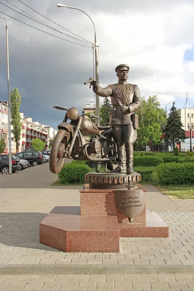 Gomel Belarus May 2018 Monument Belarusian Policemen Backdrop Thundercloud Going — Stock Photo, Image