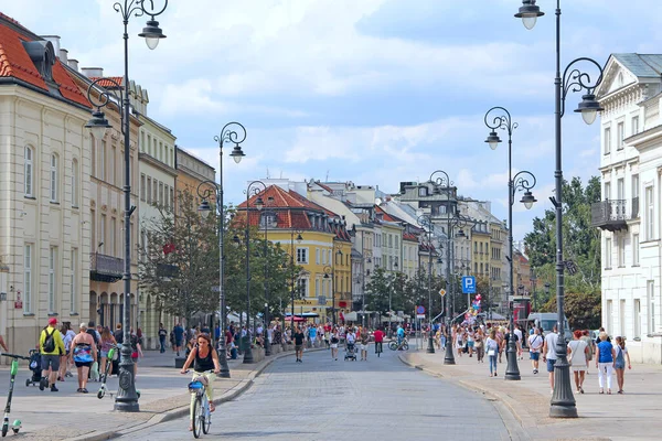 Varsavia Polonia Luglio 2019 Strada Trafficata Con Pedoni Ciclisti Varsavia — Foto Stock