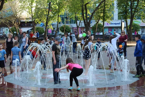 Chernihiv Ukraine June 2017 Ukraine Children Have Fun City Fountains — Stock Photo, Image