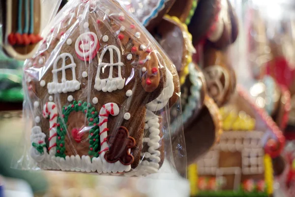 Kerst gingerbreads op kerstmarkt — Stockfoto