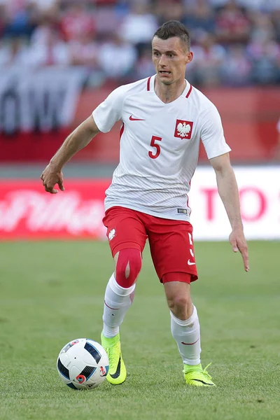 Inernational dostu futbol oyunu Krzysztof Maczynski