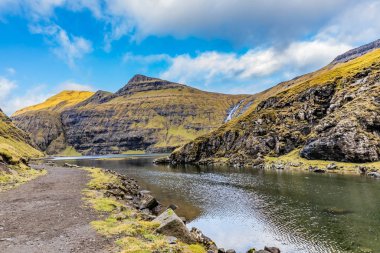 Ut a Lonna - Streymoy 'daki Saksun köyünden gelen yol.
