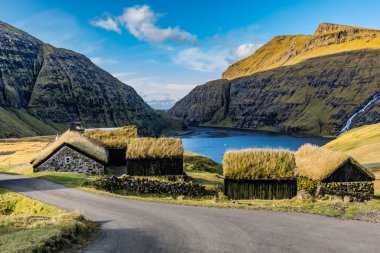 Saksun köyündeki Çimenli Evler