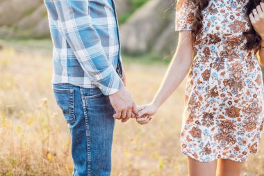 Çift doğa arka plan üzerinde ellerimi