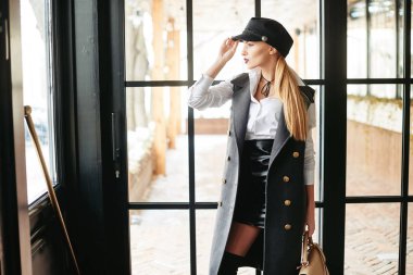 Vintage şık iç genç kadın güzel kız