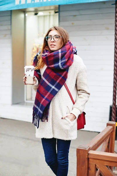 Girl in glasses and blanket scarf with Scottish cell — Stock Photo, Image