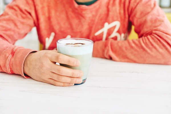 Man drinking coffee — Stock Photo, Image