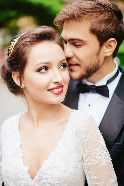 Gelin ve Damat Düğün Park'ta yürüyordunuz portresi