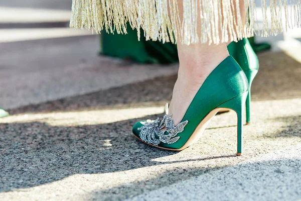 Green shoes street style close up — Stock Photo, Image