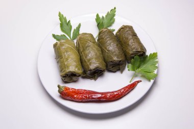 Üzüm rulo bırakır. Sarmale, dolmades, sarma dolma, golubtsy veya