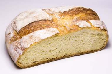 Fırından yeni çıkmış geleneksel yuvarlak ekmek