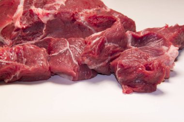 Ham adet sığır eti güveç, gulaş veya yahni