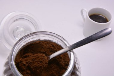 Taze kavrulmuş kahverengi kahve. Espresso, Kahvaltı içki