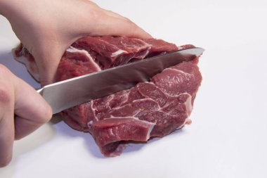 Kadın kesme ham sığır eti